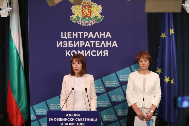 Не били 40 лопати, а лаптопи, или как ЦИК и "Сиела" се готвят за машинното гласуване