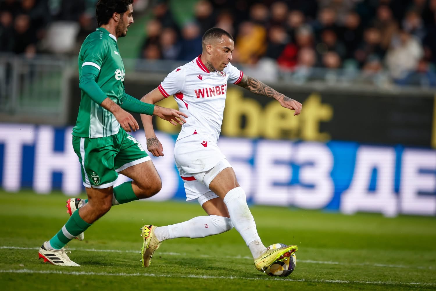 "Лудогорец" разгроми ЦСКА и диша във врата на "Левски"