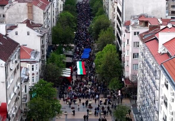 ПП-ДБ закри предизборната си кампания с шествие в София