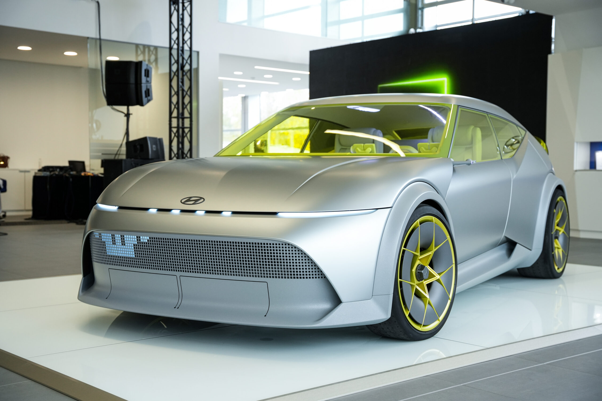 Hyundai представи Concept THREE в София – визия за бъдещето на мобилността