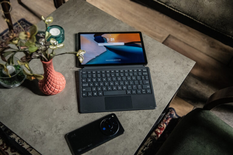 Vivacom 5G Tab събира най-доброто от смартфоните и лаптопите в един достъпен таблет