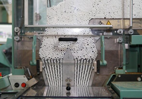 Европейската прокуратура арестува 11 българи и украинци в нелегална фабрика за цигари в Италия