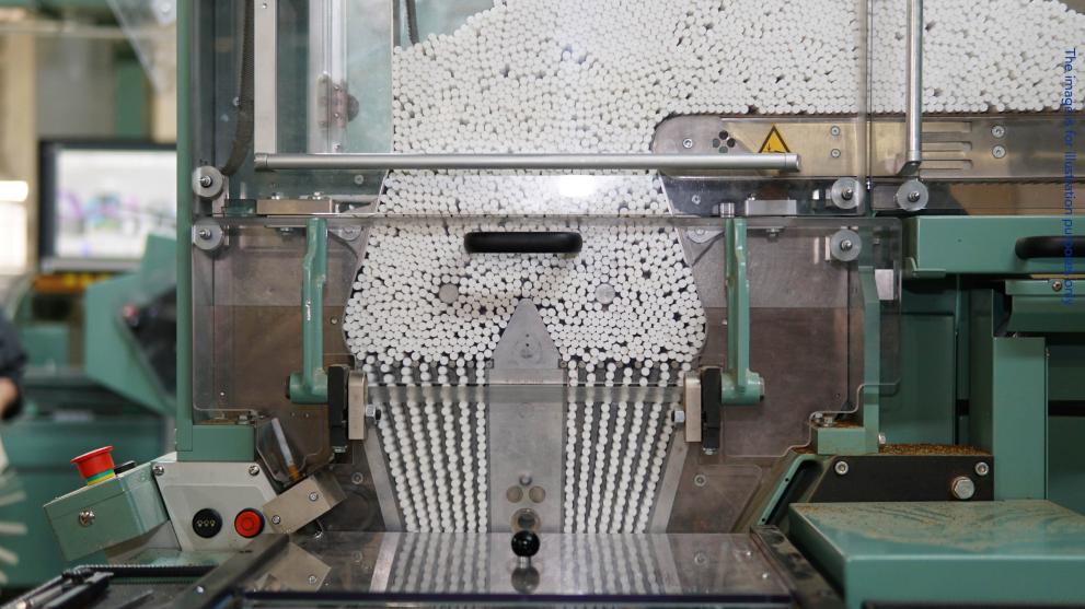 Европейската прокуратура арестува 11 българи и украинци в нелегална фабрика за цигари в Италия