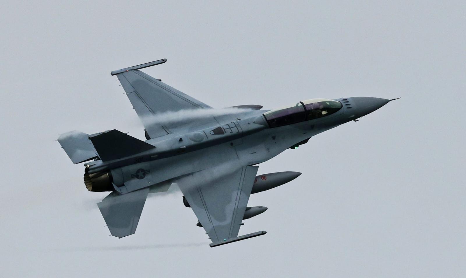 Новият F-16 направи първия си полет във въздушното пространство на България