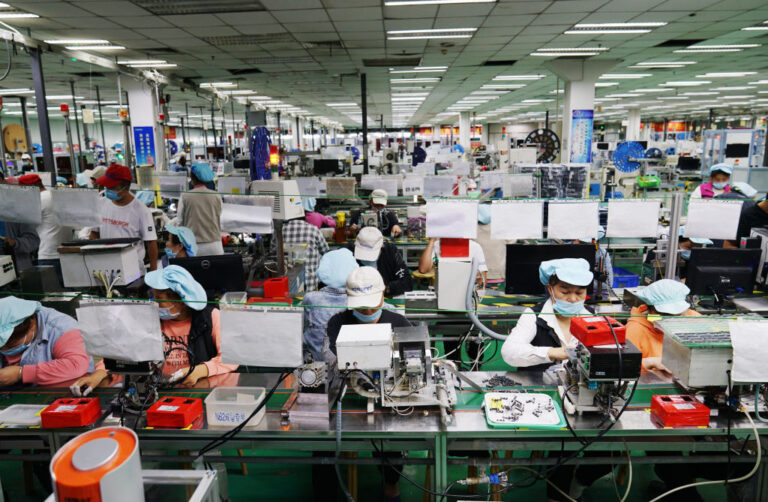 iPhone "Made in USA" - мисията невъзможна не само заради работната ръка