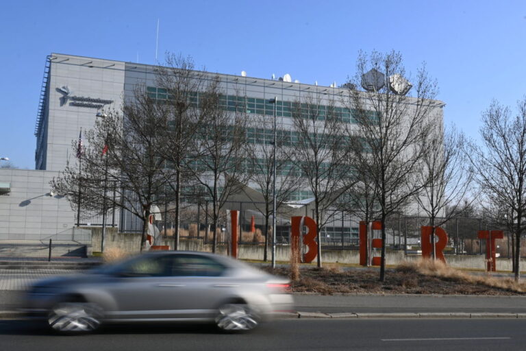 Закриват румънската секция на „Свободна Европа“ в края на март