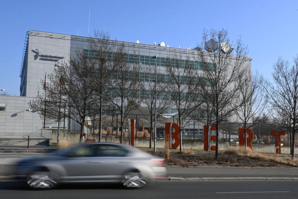 Закриват румънската секция на „Свободна Европа“ в края на март