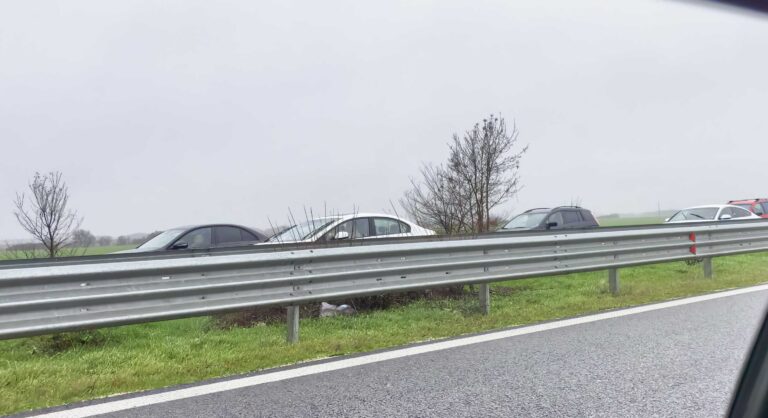 Катастрофа затрудни движението по АМ "Тракия" край отбивката за АМ "Марица"