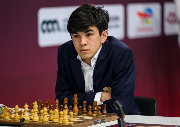 Кой е Джавохир Синдаров - 20-годишният шахматист, който пренарежда играта