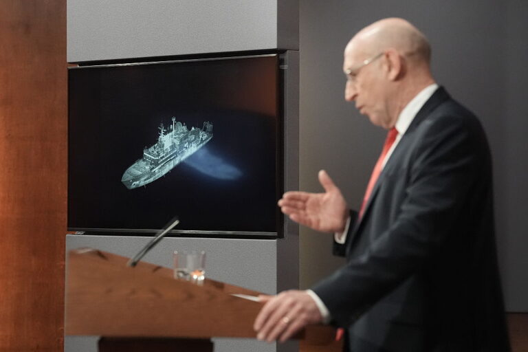 Руският военен кораб „Янтар“ е насочвал лазери към пилоти на Кралските ВВС