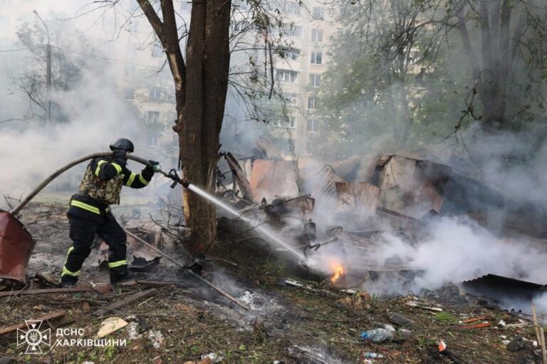 Десетки ранени при нови руски удари в Харков. Тръмп още вярва в "мира" на Путин