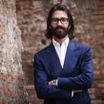 Битката за империята зад Ray-Ban все повече прилича на сюжет от Succession