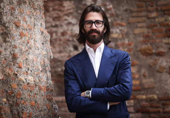 Битката за империята зад Ray-Ban все повече прилича на сюжет от Succession