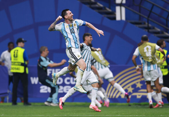 Аржентина оцеля в луд мач и след обрат от 0:2