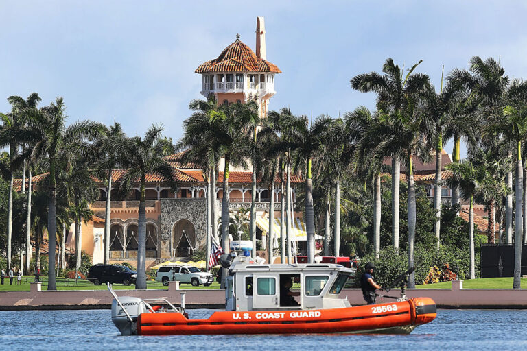 Агенти на Secret Service застреляха мъж, проникнал в резиденцията на Тръмп