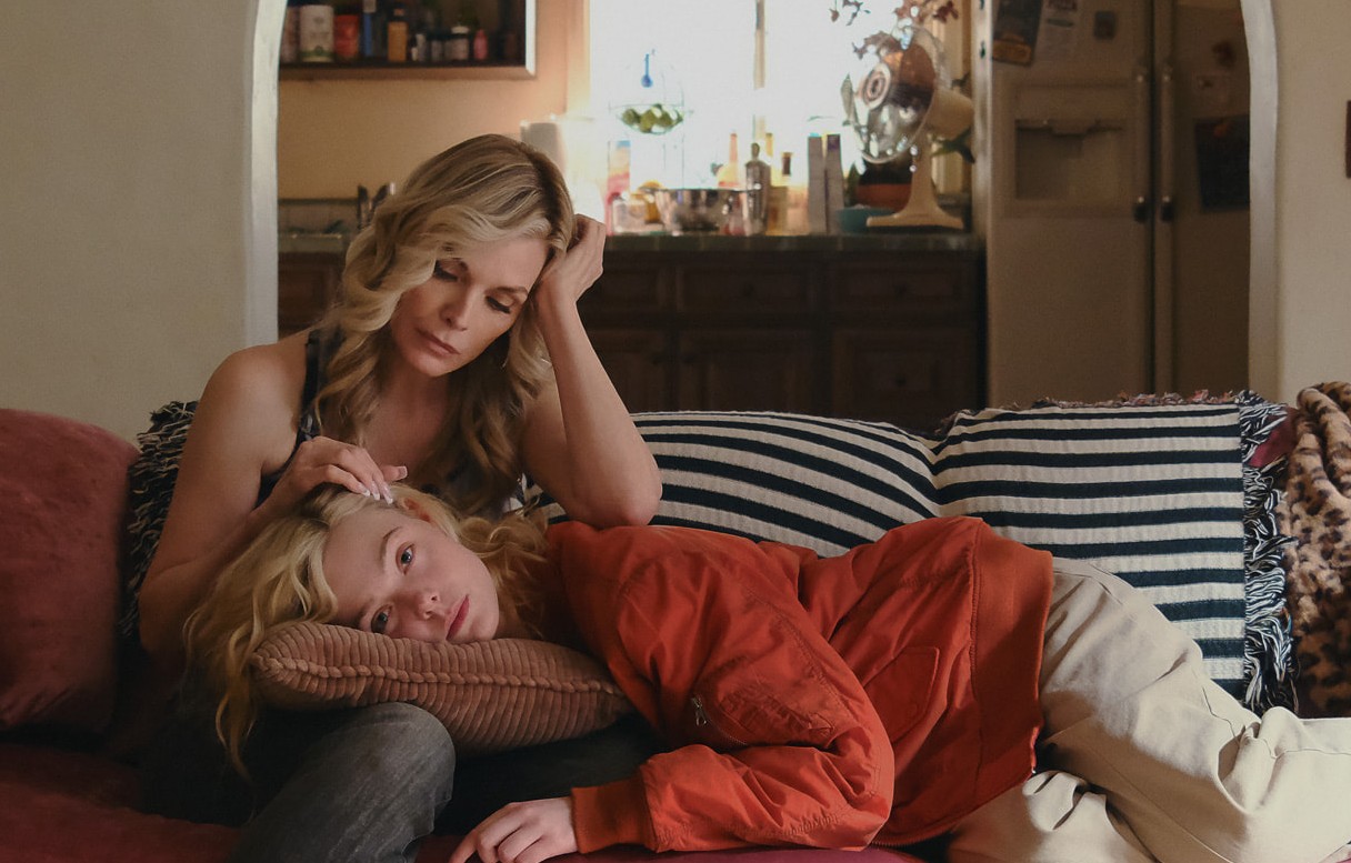 Сама, с бебе на ръце, без работа - Ел Фанинг превърта играта в най-очаквания комедиен сериал на 2026