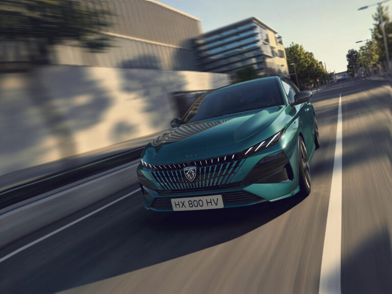 Светлина, елегантност и характер: новият облик на PEUGEOT 308 И 308 SW