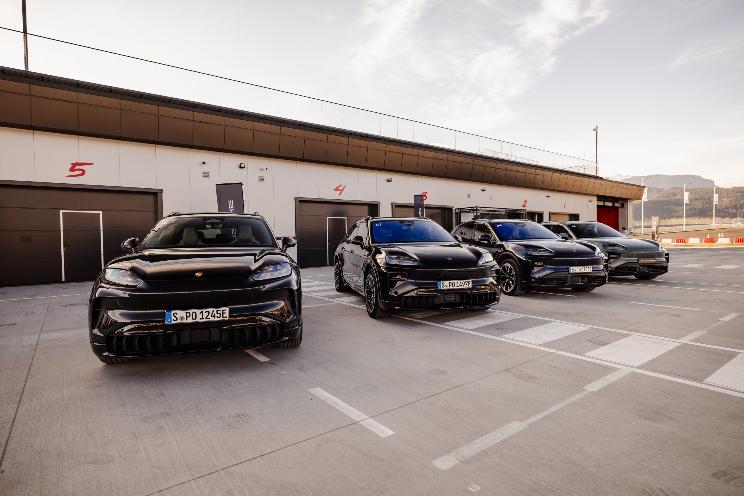 Cayenne Turbo Electric - на върха на хранителната верига