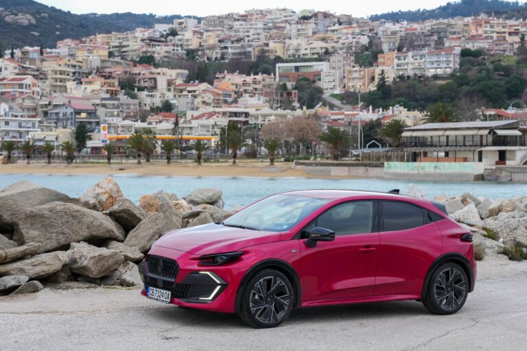 Най-продаваният френски автомобил в нов блясък: Renault Clio VI