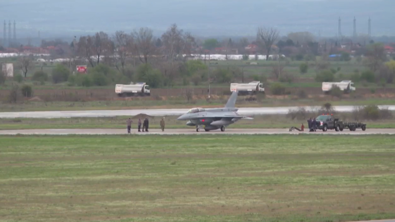 Първият български F-16 официално кацна у нас