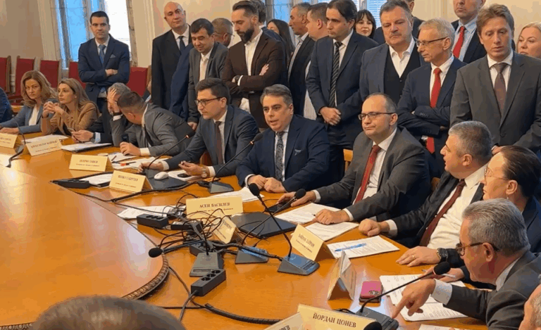 ППДБ блокираха опита на ГЕРБ и ДПС да гласуват бюджетите в обедната почивка