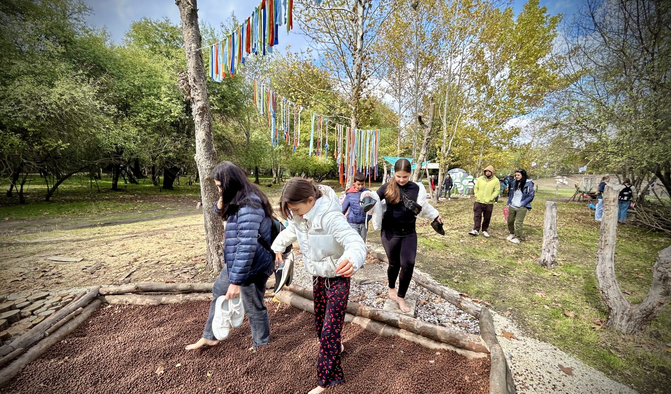 „На лов за съкровища“: Зооцентърът в Добрич събра десетки семейства с деца в практически урок сред природата