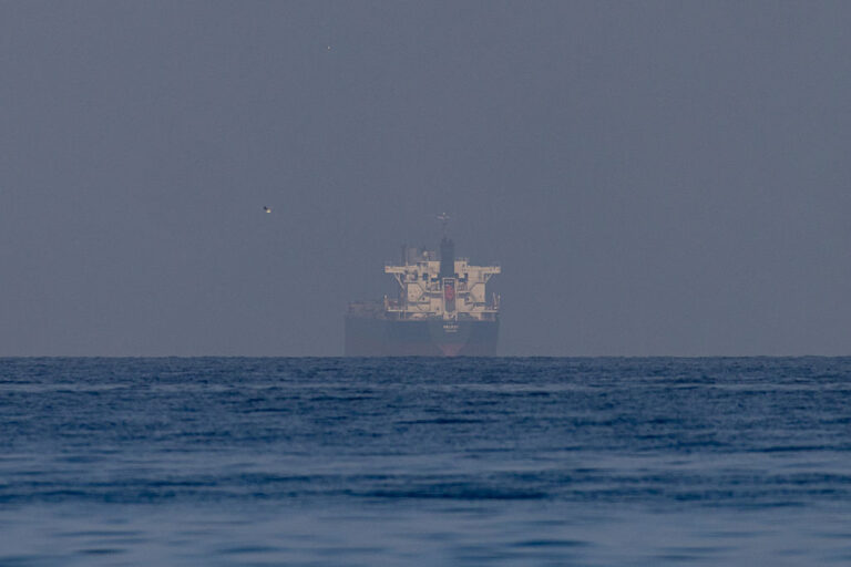 Иран съобщи, че Ормузкият проток остава затворен за „врагове“