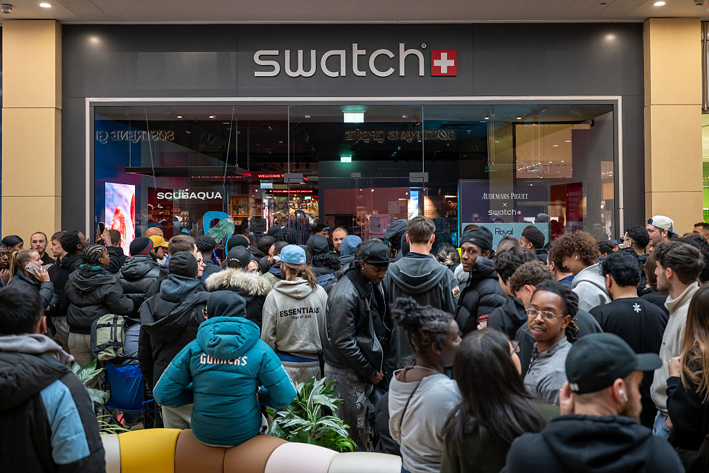 Джобният часовник на Audemars Piguet и Swatch предизвика опашки
