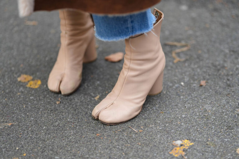 Maison Margiela защити дизайна на обувките Tabi, а съдът забрани имитацията им в ЕС