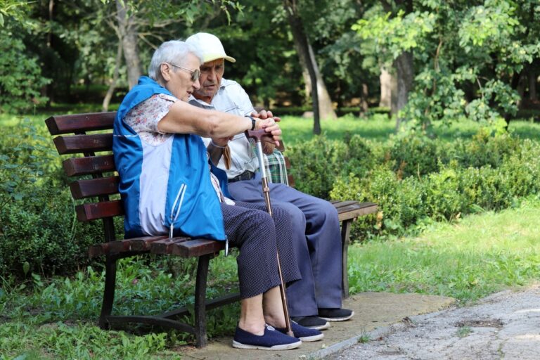 Как технологиите дават спокойствие на възрастни хора и техните семейства