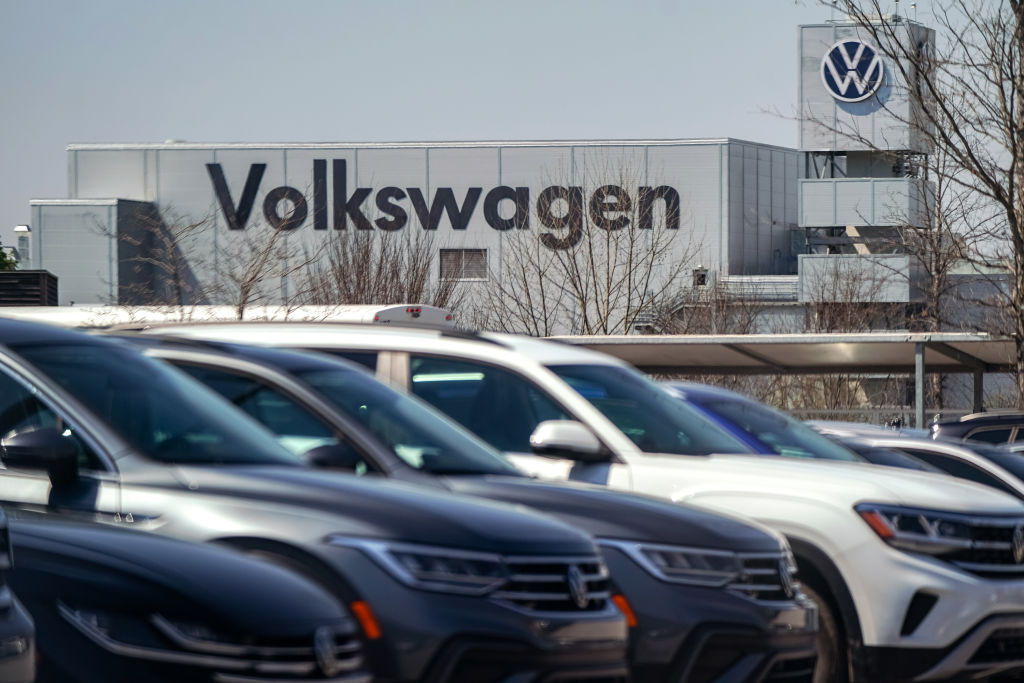 Volkswagen изгуби €1,3 млрд. от митата на Тръмп и понижи прогнозите си за годината