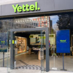 Yettel подобрява достъпността на магазините си с тактилни ленти за незрящи хора