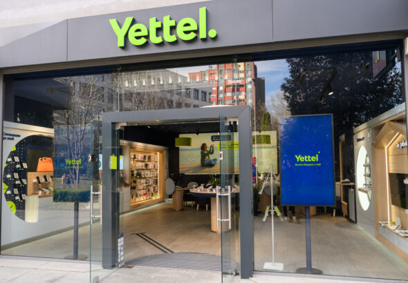 Yettel подобрява достъпността на магазините си с тактилни ленти за незрящи хора