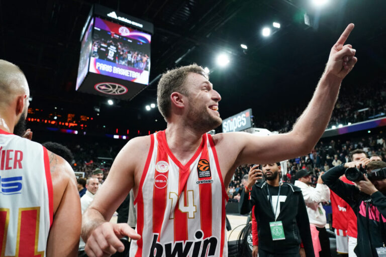 Александър Везенков бе над всички при успех над "Барселона"