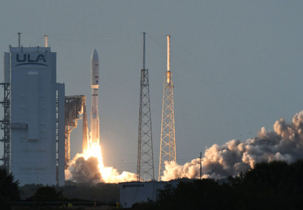 Amazon купува сателитен оператор за близо 12 милиарда долара, в опит да настигне Starlink на Мъск