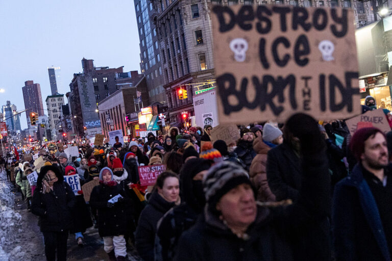 Протестите срещу ICE излязоха извън Минесота - демонстрации се проведоха във всички големи градове на САЩ