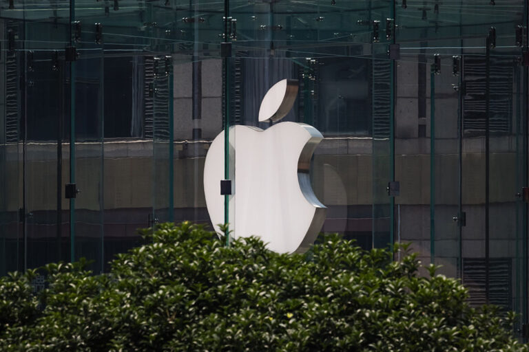 Apple обвини ЕК, че надхвърля правомощията си и налага „объркващи бизнес условия“
