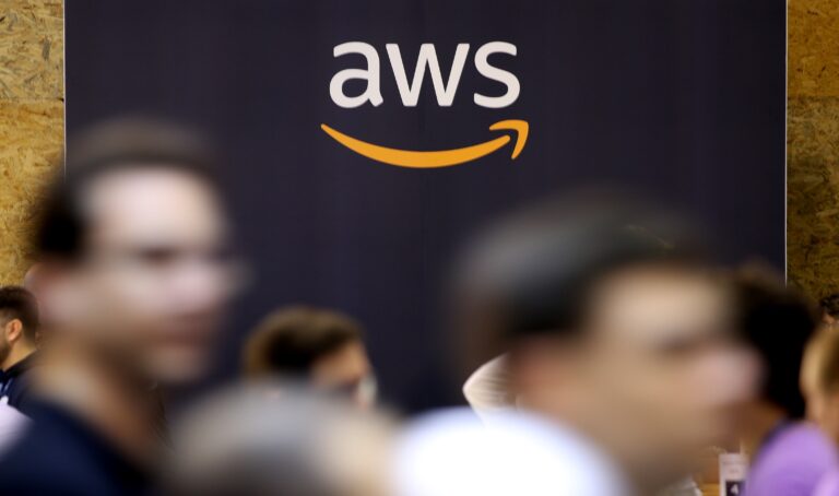 Snapchat, Signal, Canva, Zoom, Duolingo и други се сринаха заради проблем с Amazon