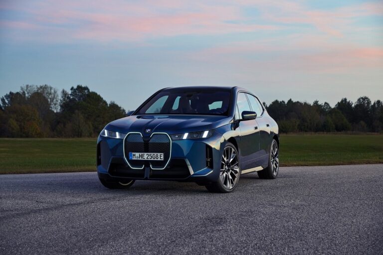 Новият iX3 – миналото и бъдещето си дават среща в Neue Klasse на BMW