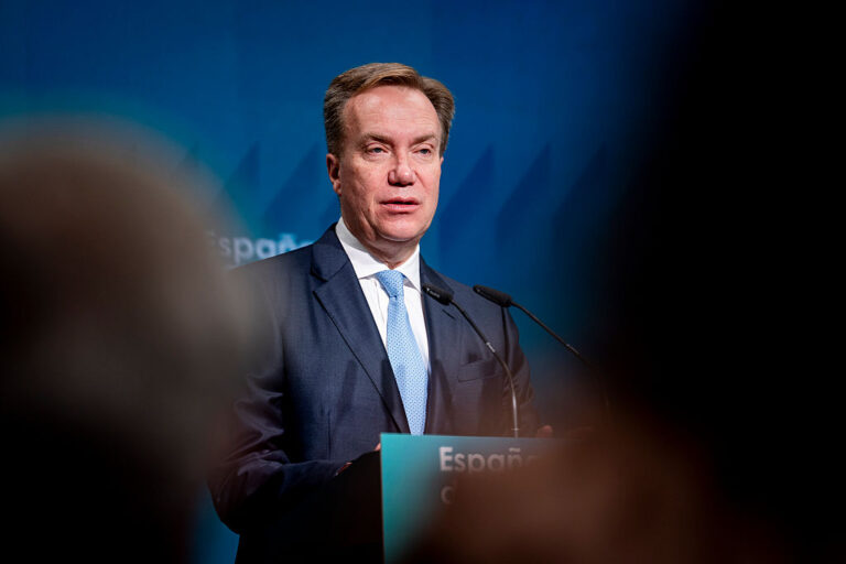 Досиетата "Епстийн" застигнаха форума в Давос - шефът му хвърли оставка