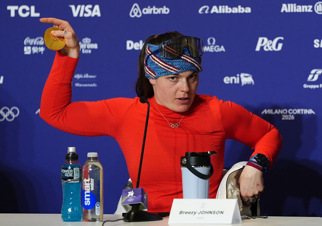 Първите медали от Зимните олимпийски игри започнаха да се разпадат