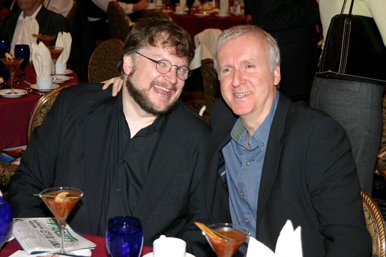 Невероятната история как Джеймс Камерън спасява бащата на Гийермо дел Торо