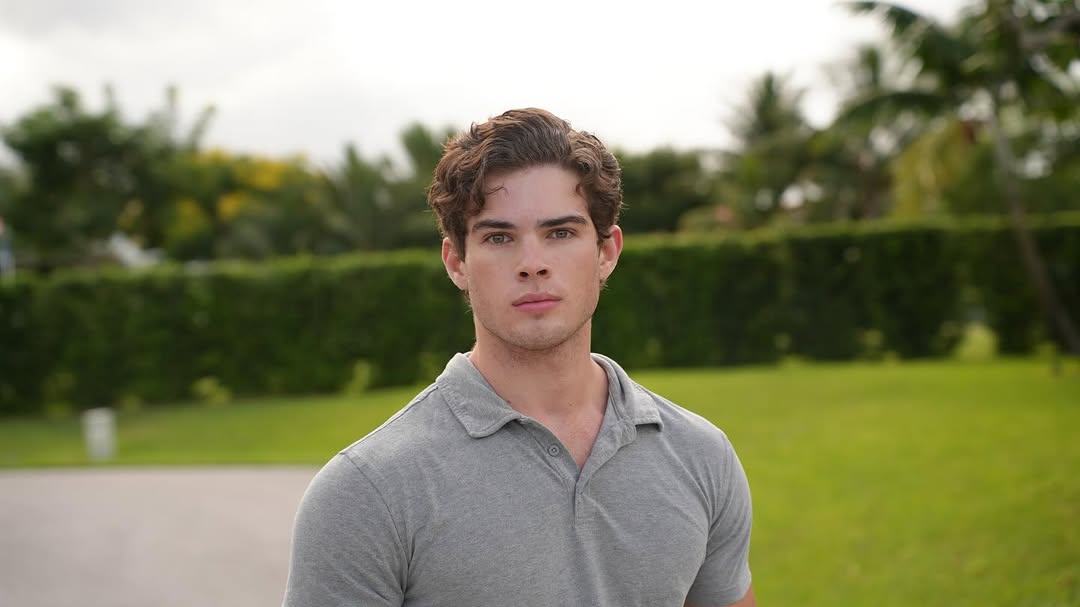 Looksmaxxing инфлуенсър, който оформя скулите си с чук, е в болница след свръхдоза