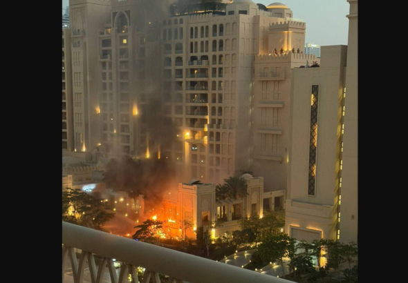 Летището в Кувейт и хотел в Дубай са ударени, Иран обстрелва Израел и Катар