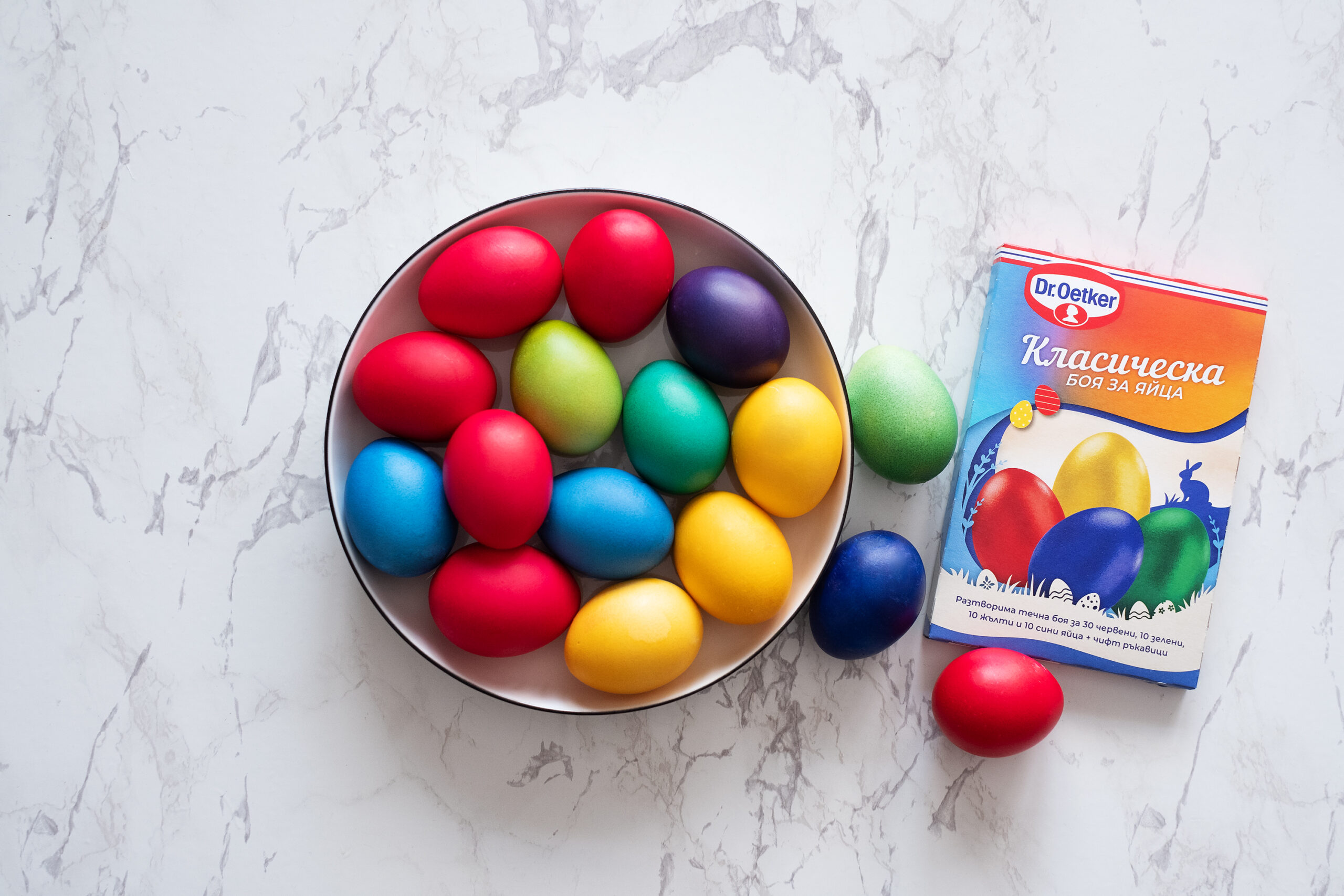 Как да боядисаме красиво великденските яйца