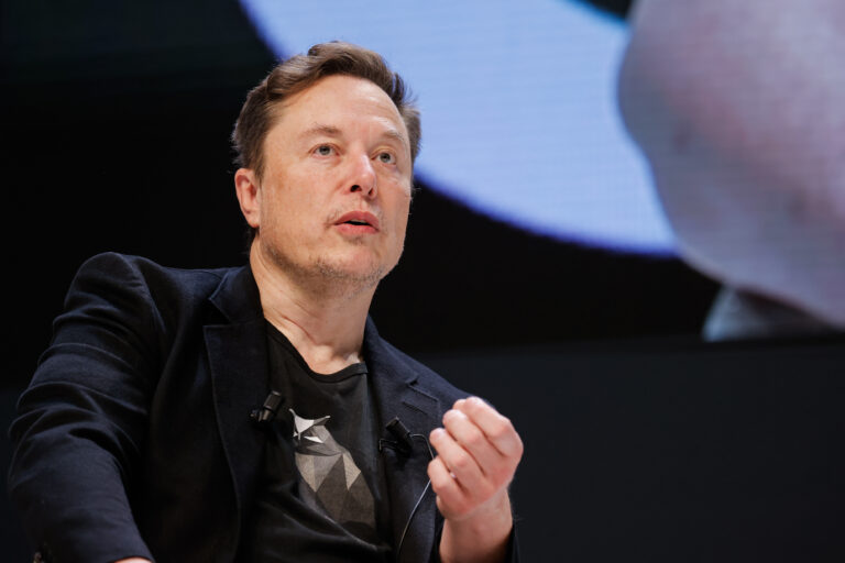 Управителният съвет на Tesla одобри бонус от $30 млрд. в акции, за да „мотивира“ Илон Мъск
