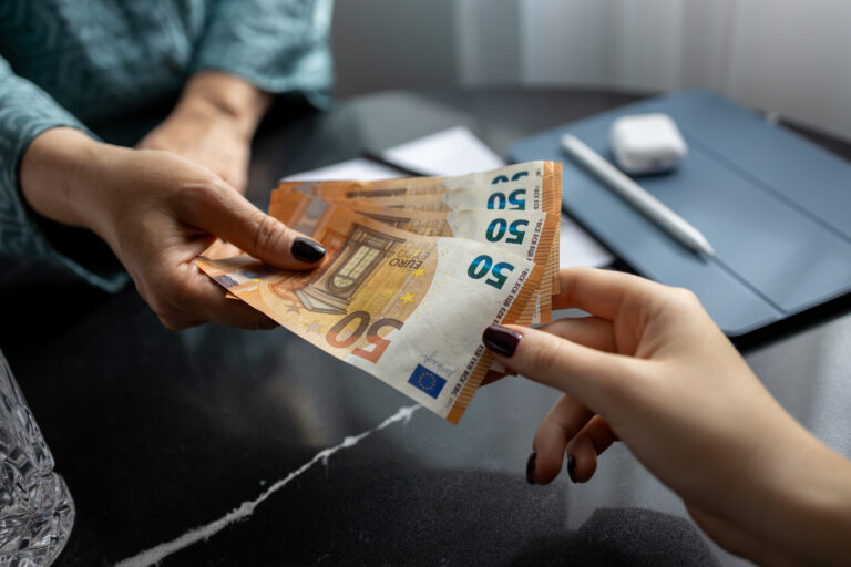 Касите на БНБ ще работят извънредно всяка събота до края на януари