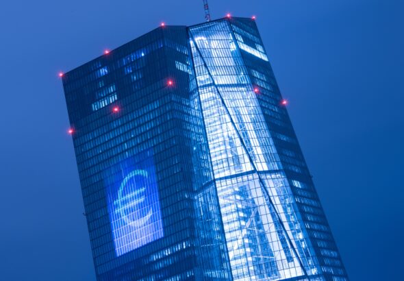 ЕК: България влиза в еврозоната от 1 януари независимо от оставката