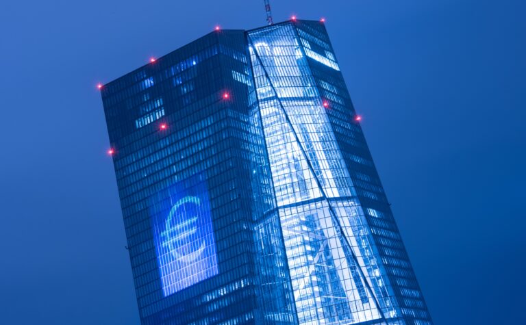 ЕК: България влиза в еврозоната от 1 януари независимо от оставката