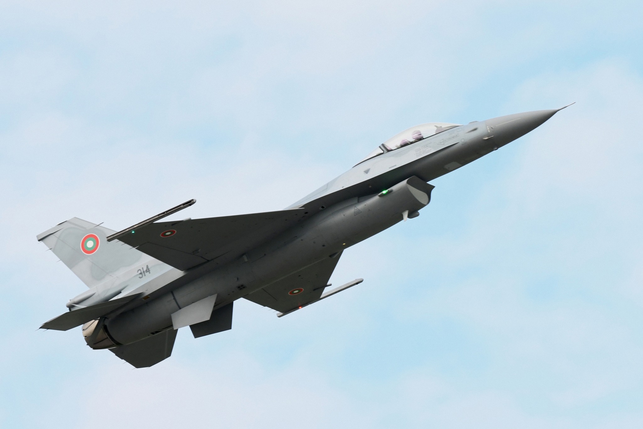 САЩ разрешиха продажбата на ново въоръжение за българските F-16 за близо 1 млрд. долара